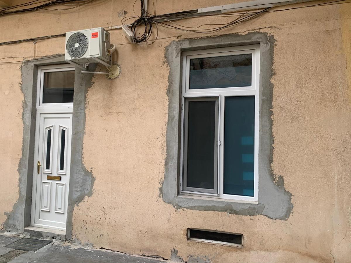 Young Downtown Apartment أراد المظهر الخارجي الصورة